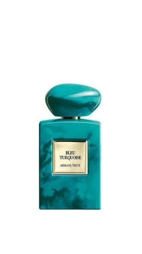 Armani/Prive Bleu Turquoise: ein tief turkisfarbener Flakon mit organischer Marmorierung, der an das kristallklare Wasser Indiens und die Begegnung von Meeresfrische und warmer Weihrauchglut erinnert.