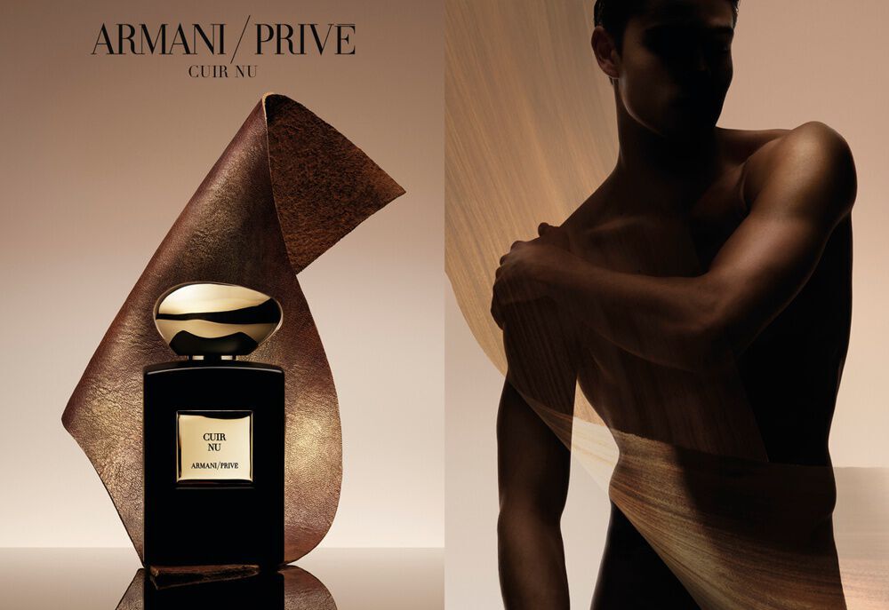 CUIR NU Duftflakon von Armani Prive vor einem von italienischem Leder inspirierten Hintergrund und der Silhouette eines mannlichen Models – wichtiges visuelles Element der Kampagne