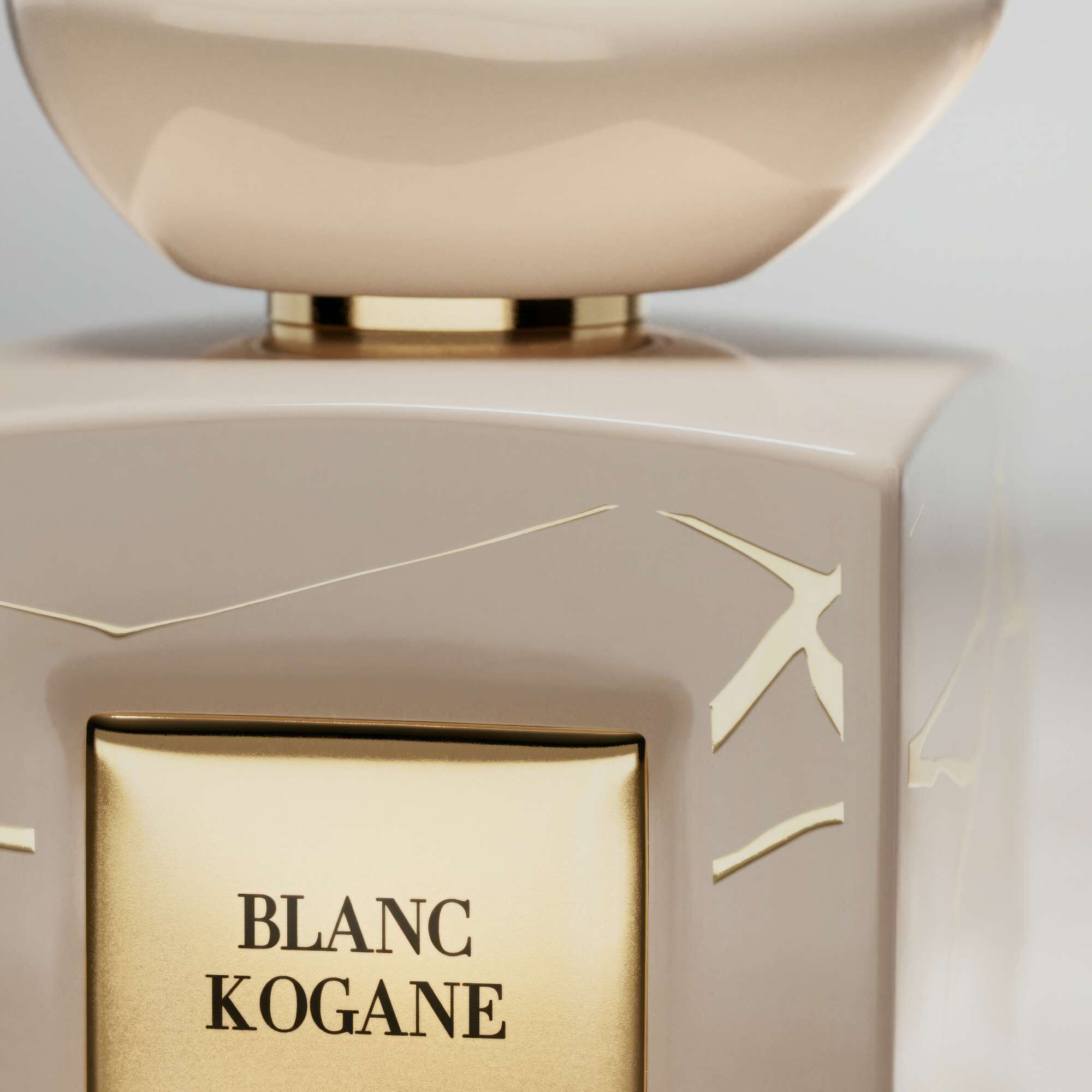 ARMANI/PRIVE BLANC KOGANE